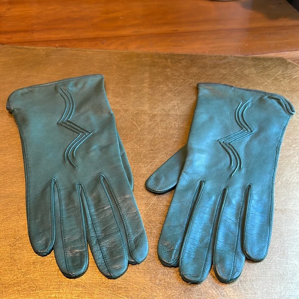 Italian Lambskin Leather Gloves / Lightly Worn!